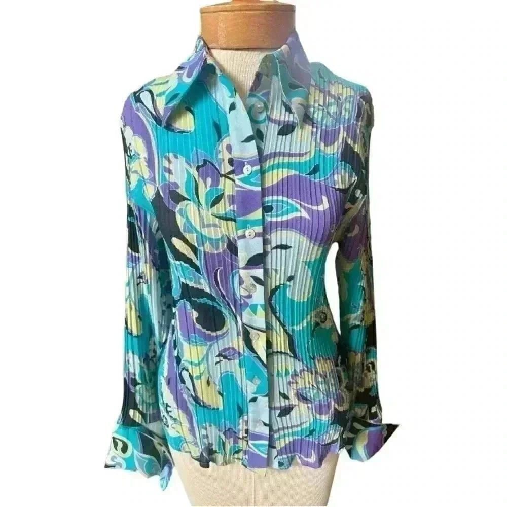 Caviar vintage 70’s vibe blouse. Allover accordion pleats & Oversized cuffs.